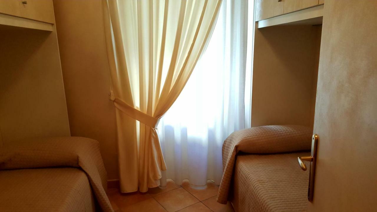 Ivana Sweet House デセンツァーノ・デル・ガルダ エクステリア 写真